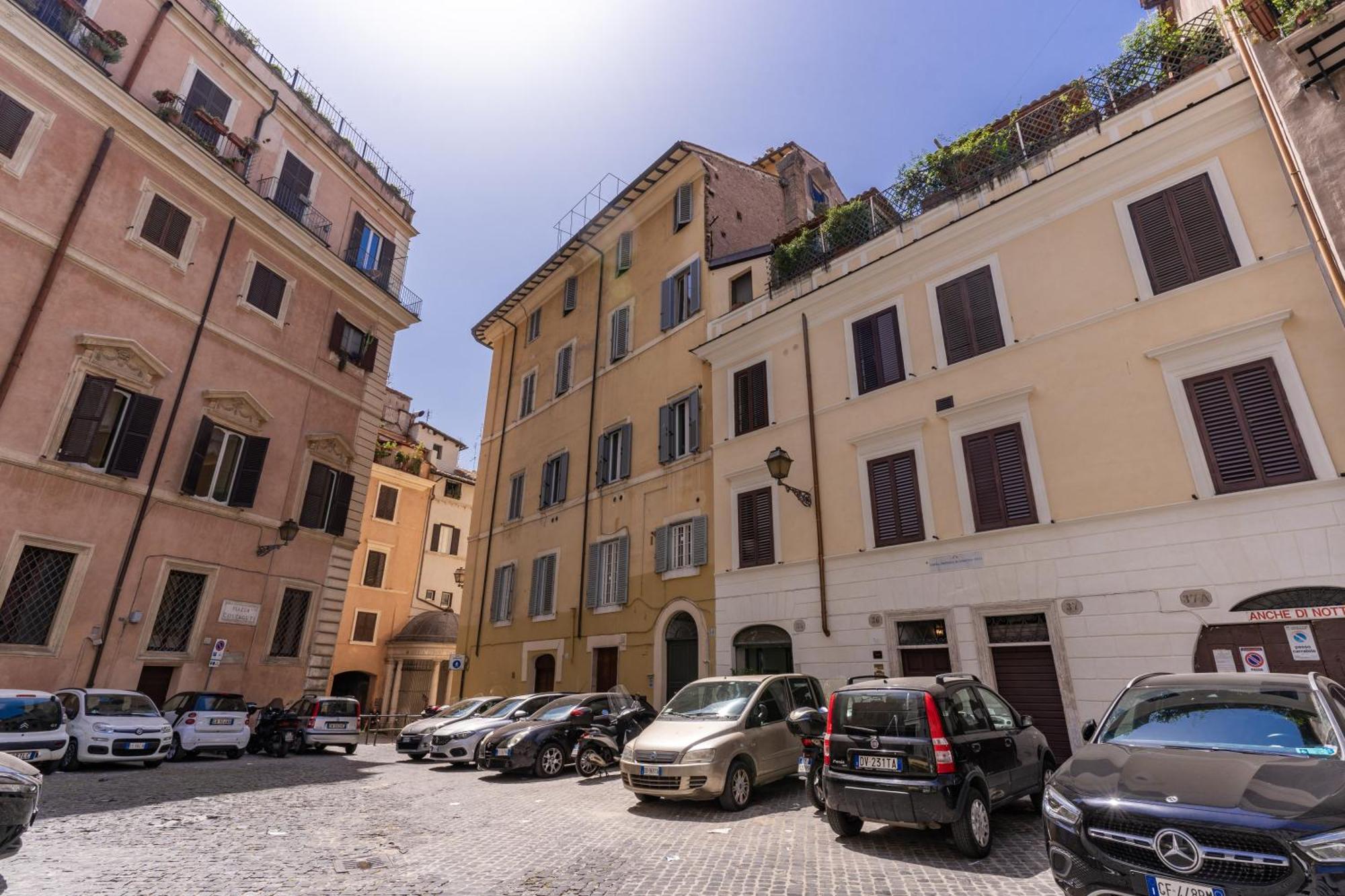 Costaguti 36 * Roma